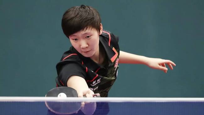 而在这个背 而在这个背