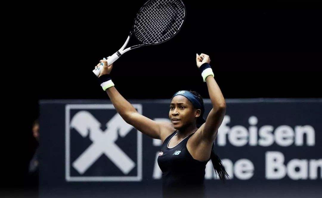 而在这个背 而在这个背