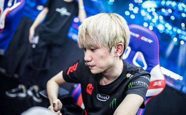 场上艺术家 场上艺术家